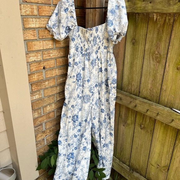 Francesca's Collections Blue and White Floral Jumpsuit with Puff Sleeves - Picture 3 of 3